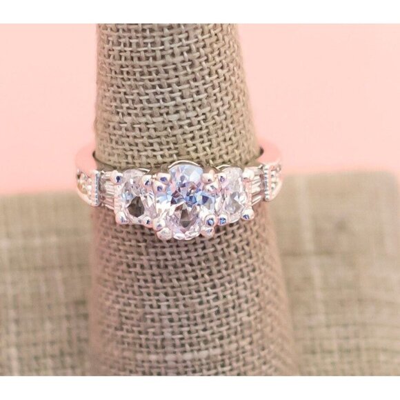 Vintage Triple Diamond Supremacy Ring | Size 9 | Avon | H25 - Picture 1 of 3